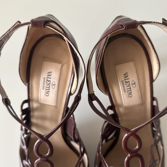 AUTHENTIC Valentino Strappy Patent Leather Pumps Size EU39/ US9 - Picture 6 of 8
